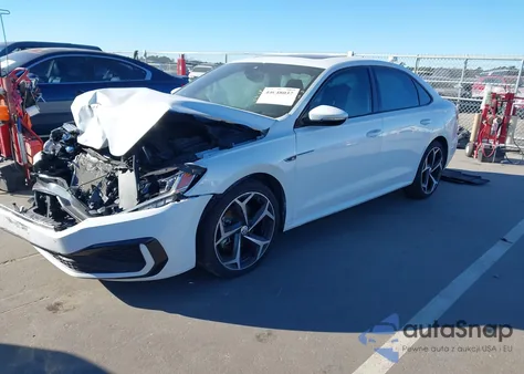 2021 Volkswagen Passat 2.0T R-Line z USA, uszkodzony, nr VIN 1VWMA7A38MC005481